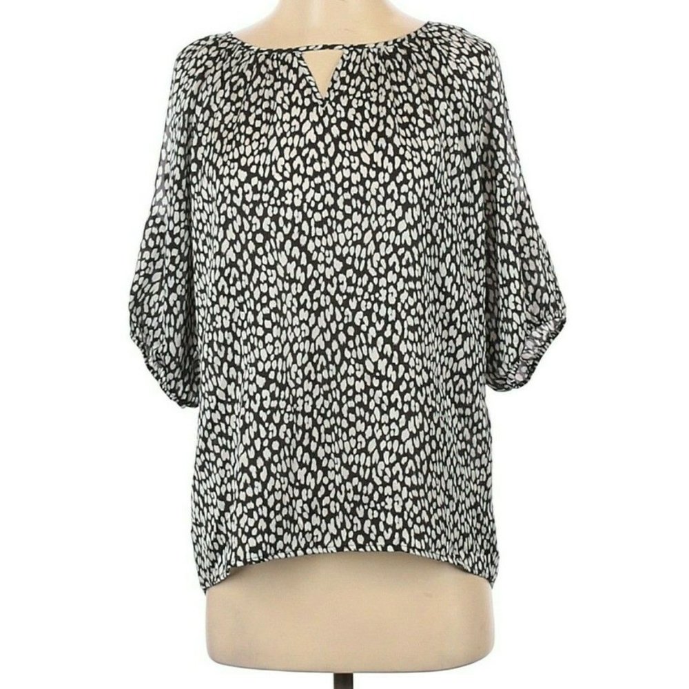 Express Black White Printed Slit Sleeve Blouse - Picture 2 of 8